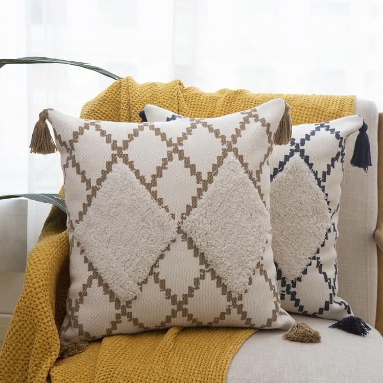 Decoration Weave Printed and Tufted Cushion Cover with Tassels